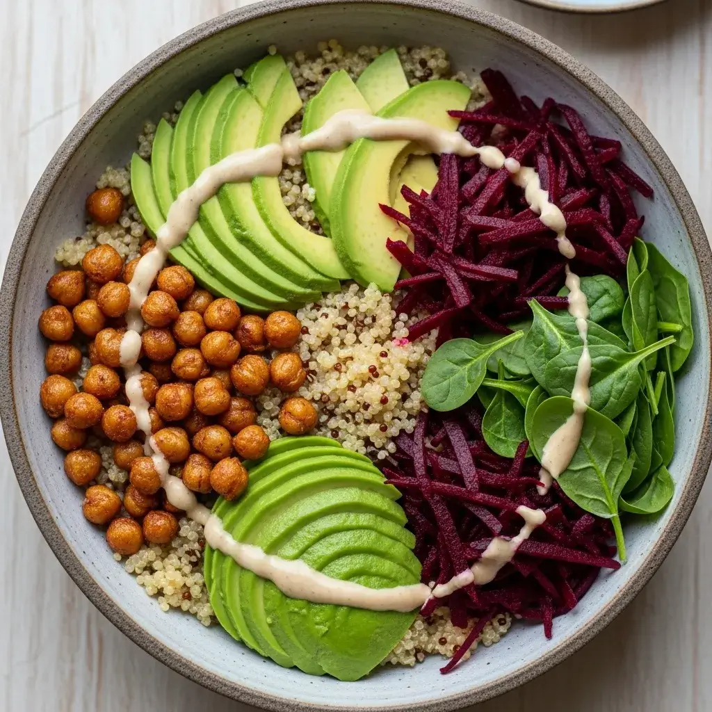 Tigela Buddha Bowl colorida, uma variação de prato feito saudável