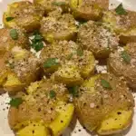 Batatas Smashed com Parmesão Crocante