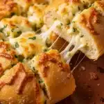 PÃO DE ALHO CASEIRO FATIADO cremoso e irresistível!