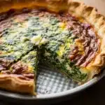 Pão de alho caseiro fatiado